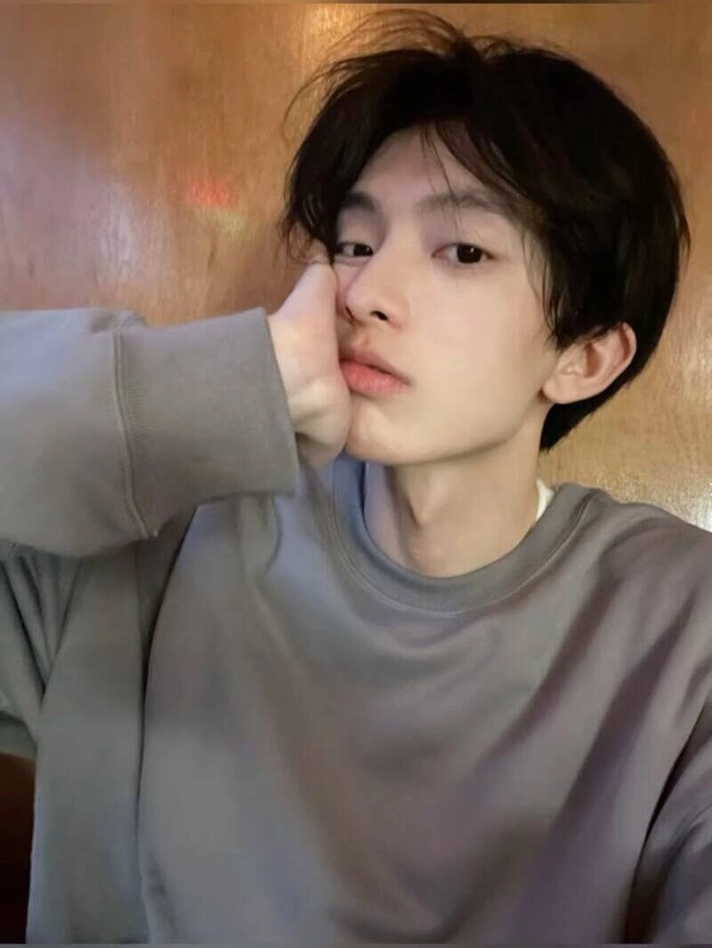 ảnh trai đẹp chụp cam thường