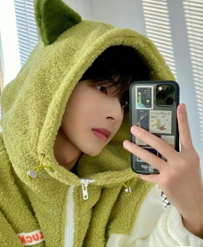 ảnh trai đẹp chụp trước gương