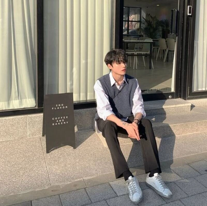 các tư thế ngồi chụp ảnh đẹp cho nam