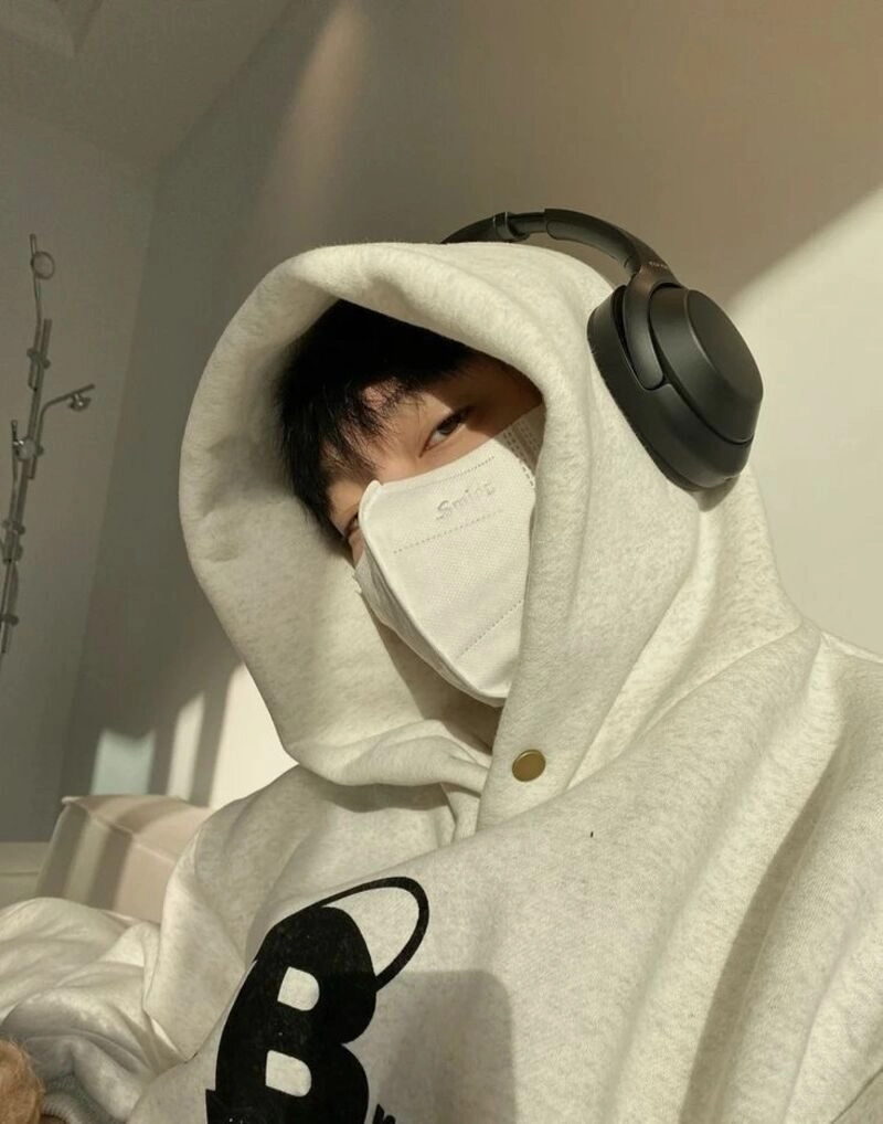 tư thế chụp ảnh selfie đẹp cho nam