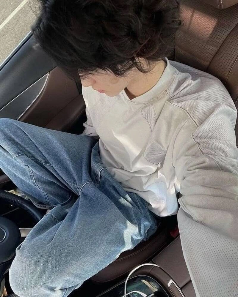 tư thế chụp ảnh selfie đẹp cho nam