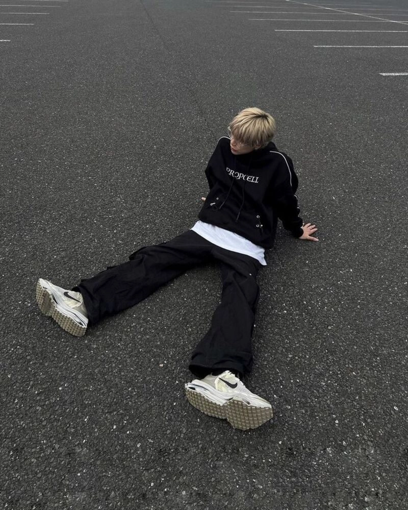 tư thế ngồi chụp ảnh đẹp cho nam